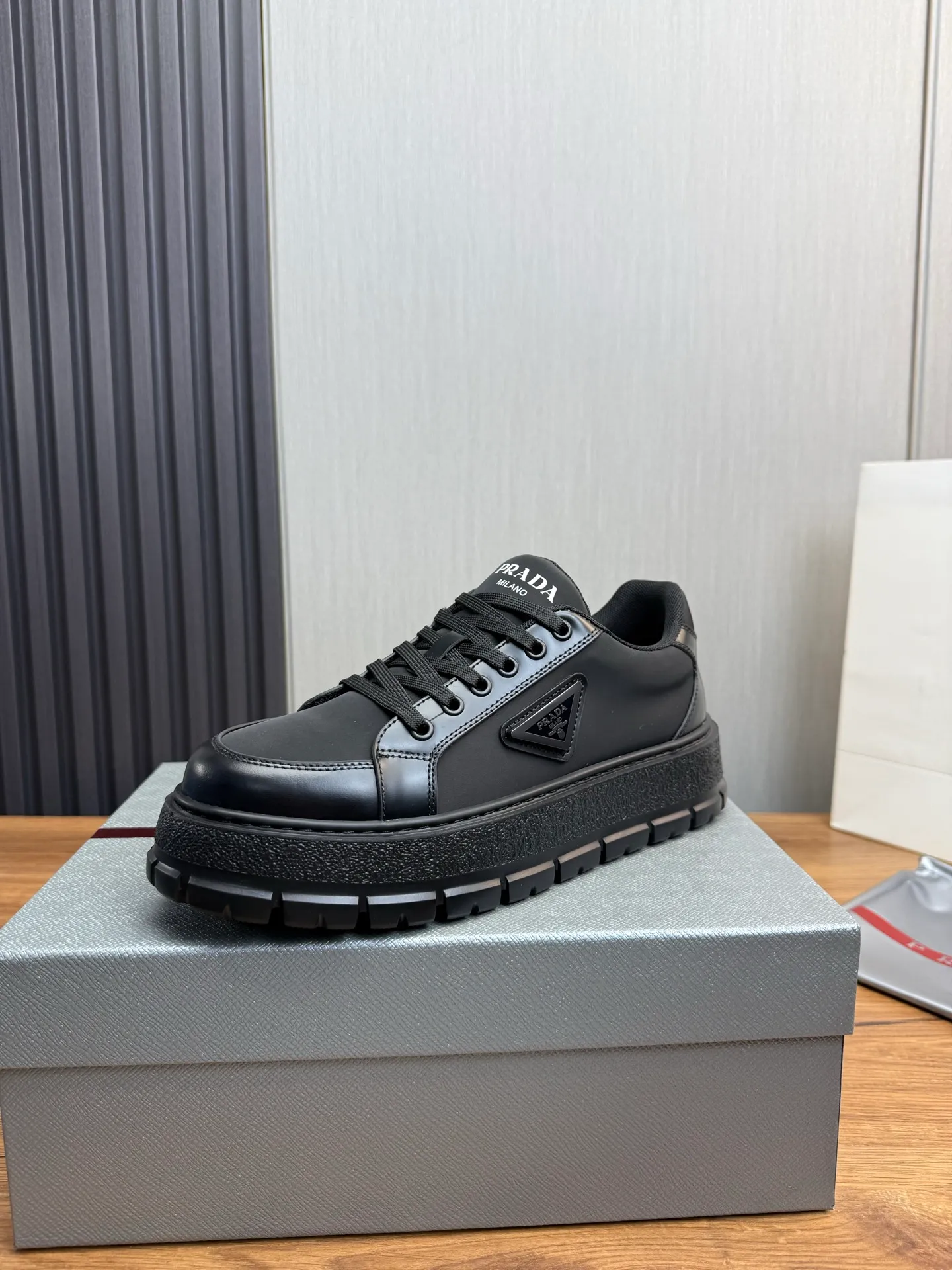 Men's shoes 💰580💰 [PRADA] Autumn and winter hot men's shoes shipped 👏Official website synchronized ⬆️Original fly-woven cowhide fabric + cowhide lining, 1⃣️:1⃣️reproduction, original sole, 38-45 (45. Customized, non-refundable)